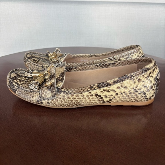 Stuart Weitzman Snakeskin Tassel Loafer, Size 9 - Picture 8 of 13